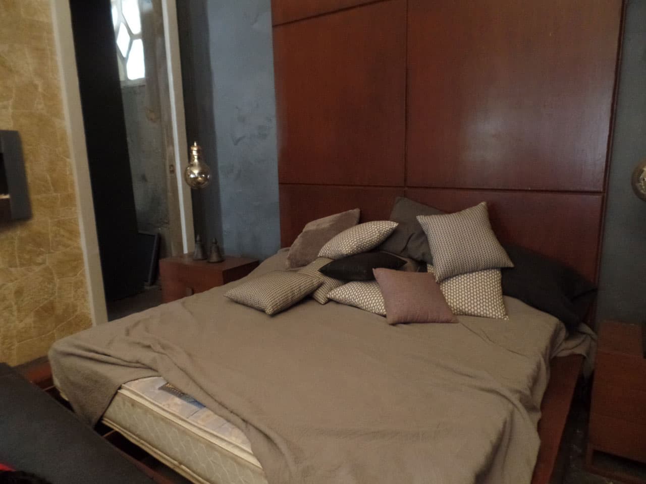 Esta es su cama, donde ha pasado candentes momentos con Sara.