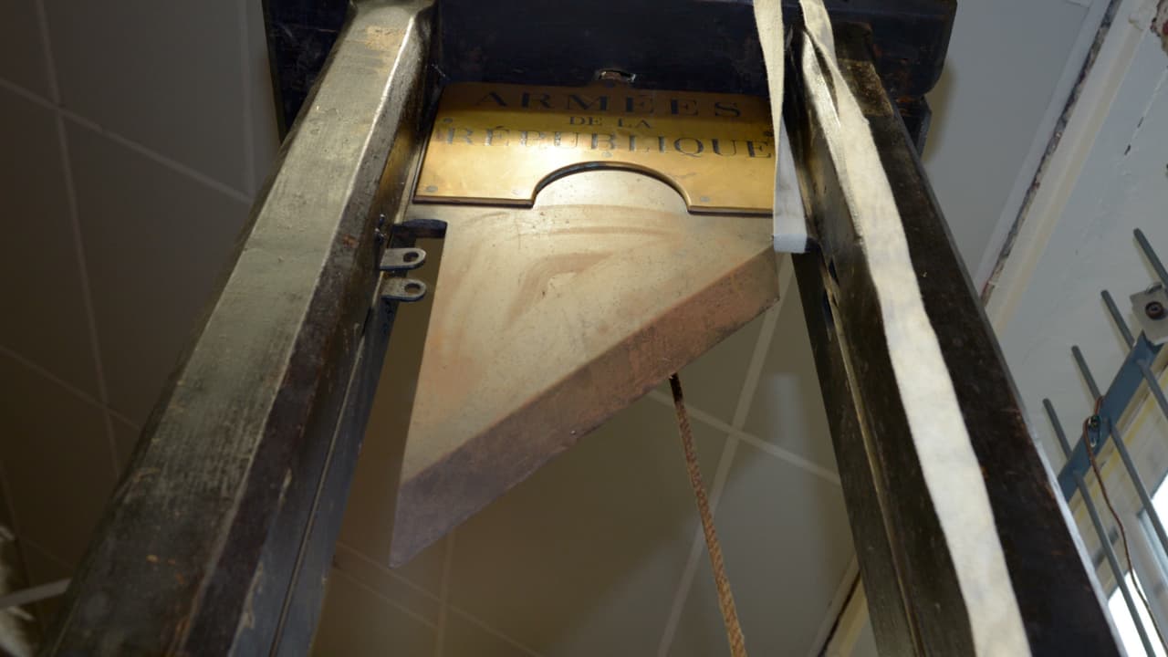 ¿Qué harías si encontrarás una cabeza separada de su cuerpo y te pudiera hablar? Pues dicen que en los tiempos cuando el castigo a los crímenes era la decapitación, fueron muchos testigos de cabezas recien cortadas que movían los ojos y la boca por algunos minutos.