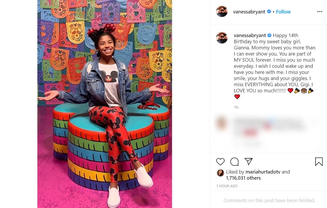 Con esta foto donde 'Mambacita' luce sonriente y radiante rodeada de colores brillantes con decoraciones del Día de Muertos, tradición de sus raíces mexicanas escribió: "
<b>Felices 14 años a mi dulce niña, Gianna</b>. Mami te ama más de lo que puedo mostrarte. Eres parte de mi alma para siempre. Te extraño mucho todos los días", se lee al inicio de la publicación.
<br>