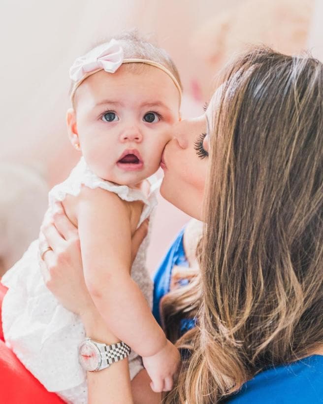 En agosto, la hermosa Chloé cumplió 6 meses y también la festejaron con un lindo pastel.