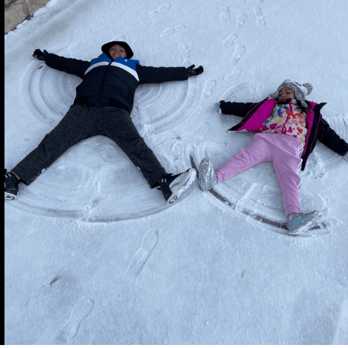 La tormenta invernal trajo una densa capa de nieve que cubrió la ciudad y varias zonas del centro de Texas.
<br>
<br>Usuarios de Univision enviaron las imágenes de cómo vivieron la primer nevada del 2025.