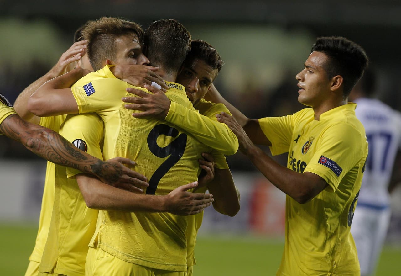 Nápoles y Villarreal logran triunfos aplastantes en la Europa League 