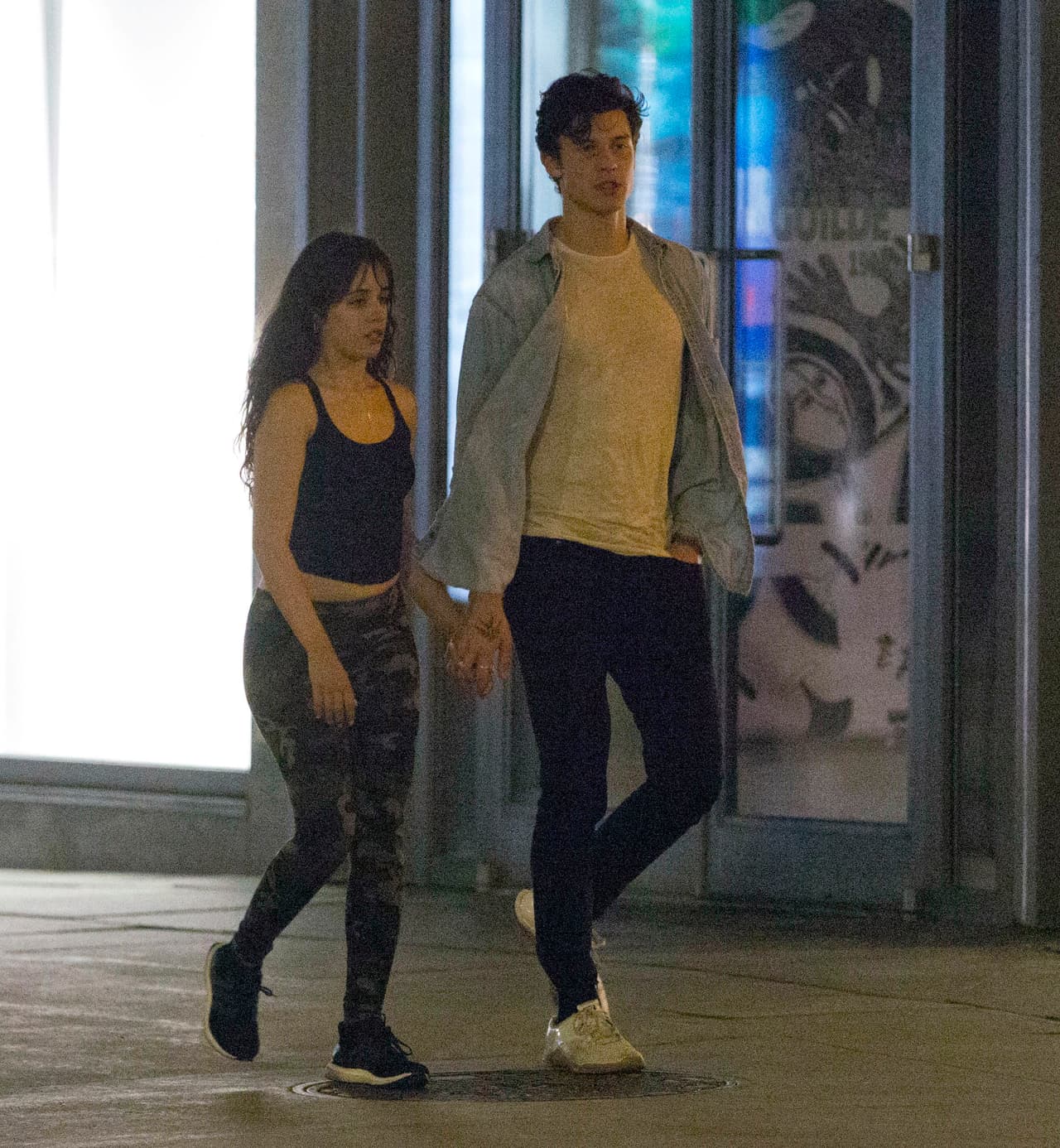 "
<b><a href="https://www.univision.com/radio/radio-nacional/entre-risas-y-botellas-de-alcohol-camilla-cabello-y-shawn-mendes-demuestran-como-son-en-la-intimidad-video" target="_blank">Estoy muy feliz</a></b>. Lo conozco desde hace mucho tiempo y no lo sé, simplemente se siente como si él fuera mi hogar. Sí, estoy muy feliz", dijo Cabello durante el show británico en octubre pasado.
<br>