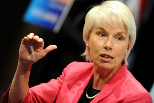 56.- GAIL KELLY: Directora ejecutiva (CEO) de Westpac, uno de los cuatro grandes bancos de Australia. En 2002 se convirtió en la primera mujer CEO de un banco australiano importante, y a partir de 2005 fue la mujer mejor pagada en una empresa australiana. Ella asumió el cargo de CEO de Westpac en 2008.