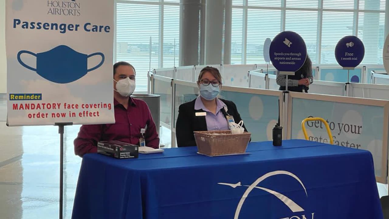 Algunos viajeros dijeron que el motivo principal por el que decidieron viajar a pesar de la pandemia fue la familia.