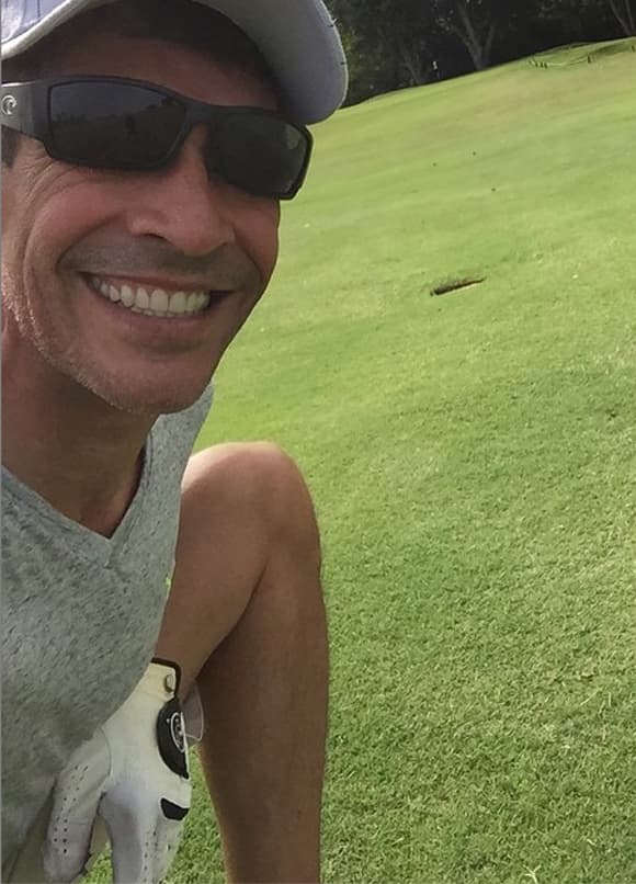 '#buenastardes pasándola súper en mi #PuertoRico #palmasdelmar Driver de 300 yardas #pueroricanpower #puertoricolohacemejor', dijo Johnny. (Junio 9, 2015)