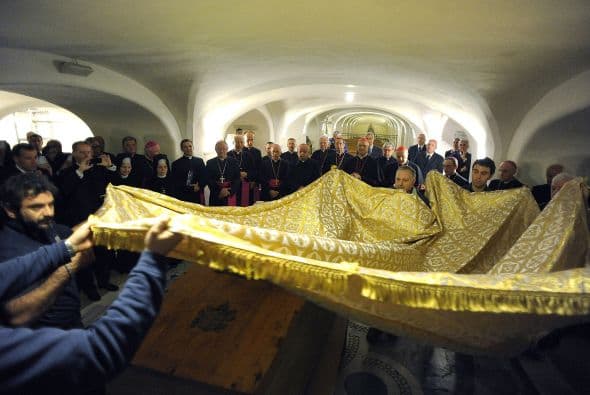 Con la exhumación de los restos de Juan Pablo II se da paso al primer momento en el que se desarrollará la beatificación, que es la vigilia de preparación en el Circo Máximo de Roma.