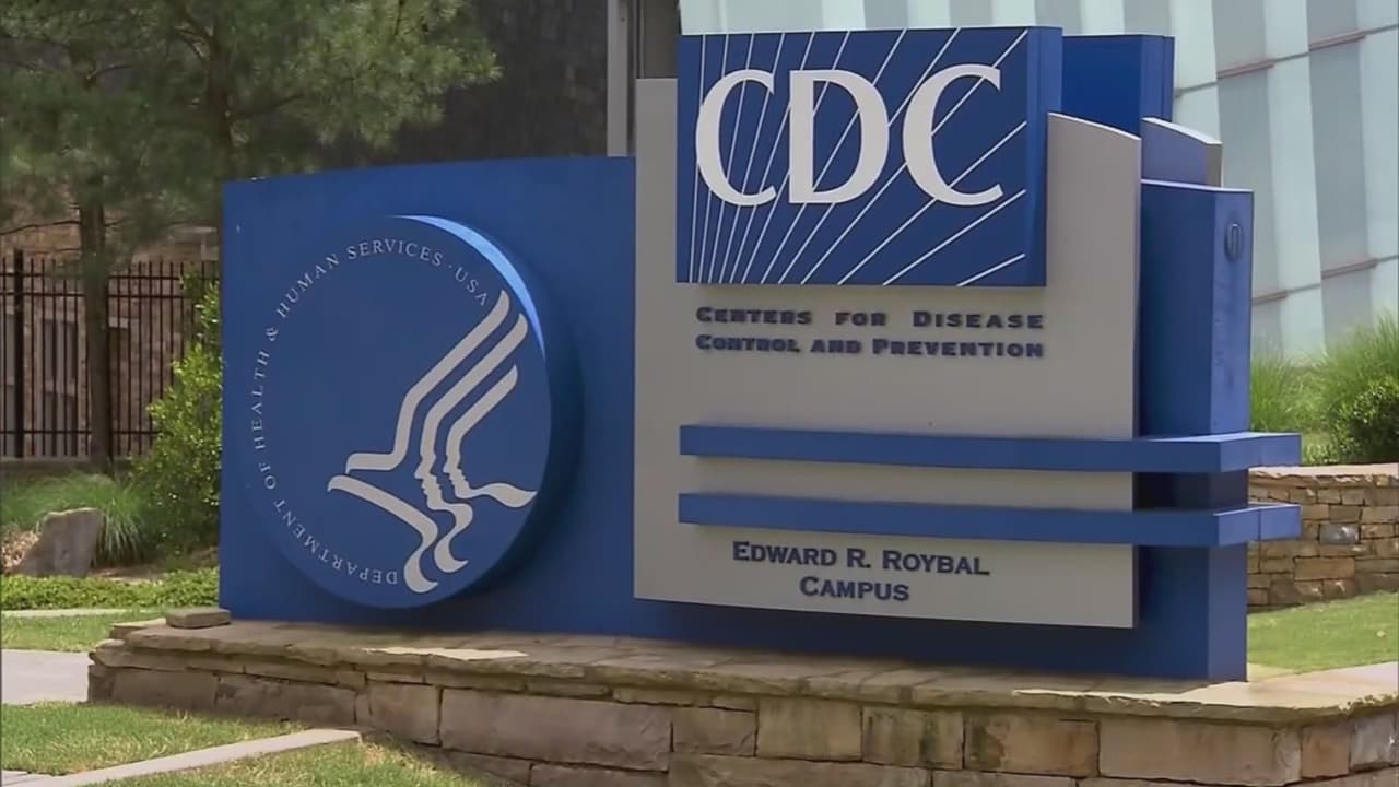 Confusión por vacunas: Academia de Pediatría ignora nuevos protocolos de los CDC y defiende la ciencia
