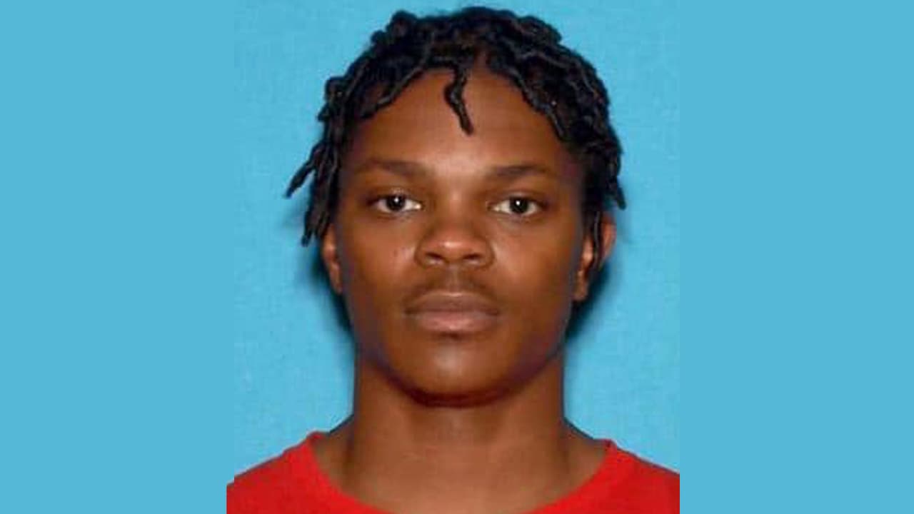 Buscan a hombre de Stockton acusado de matar a su novia y apuñalar a la madre de ella