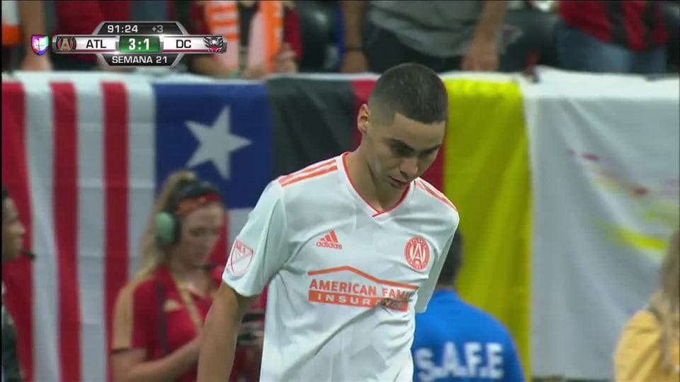 Tiro desviado de Miguel Almirón