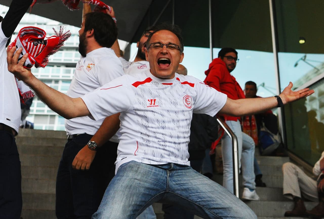 Todos esperan con muchas ganas el inicio del partido, donde los separan 90 minutos de la gloria europea.