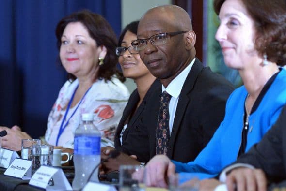 La costarricense Milena Grillo y un grupo de disidentes cubanos participaron en una mesa redonda con el presidente Obama en Panamá.