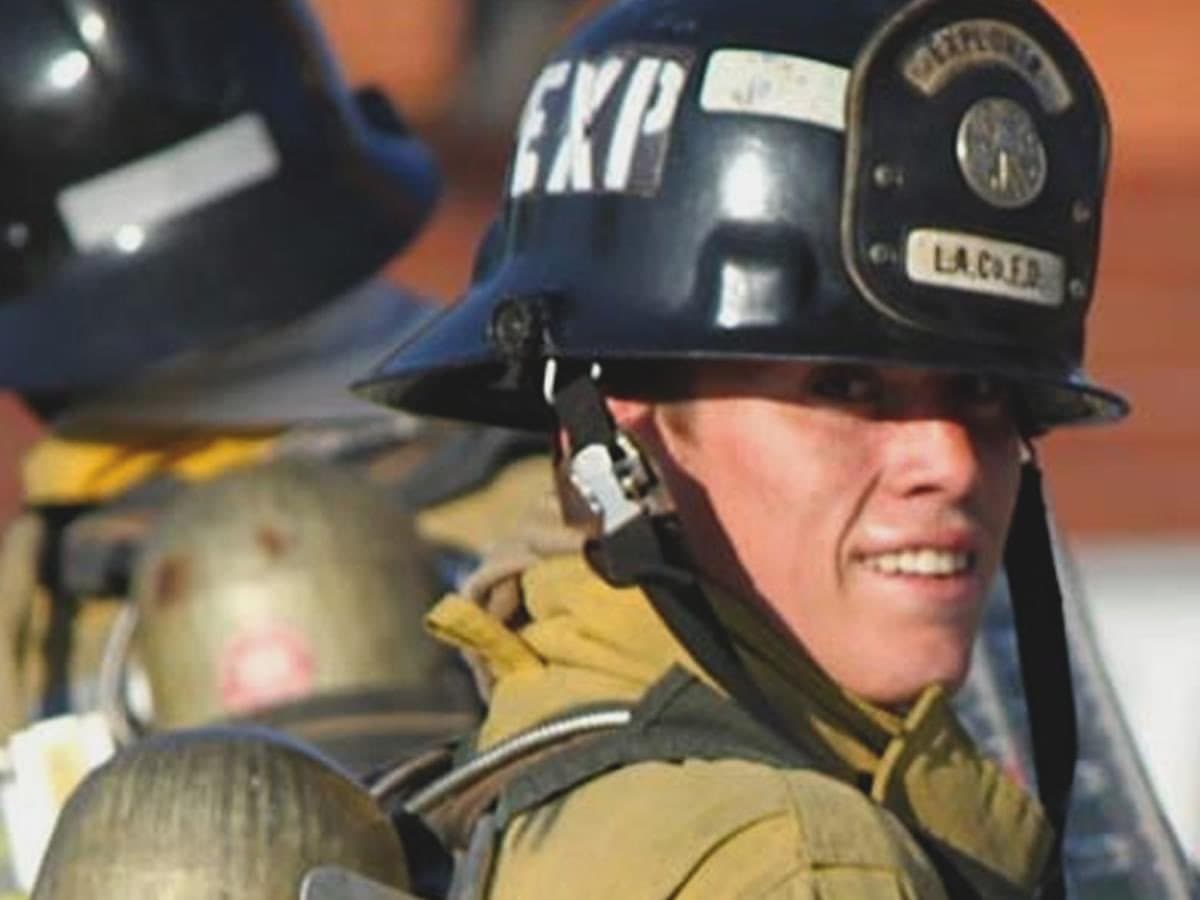 “Perdimos a uno de los nuestros en esa tragedia, el ex explorador de LACoFD Kevin Woyjeck. Mantenga a cada uno de estos héroes y sus familias en sus pensamientos y oraciones hoy”, dijo el Departamento de bomberos del condado de Los Ángeles (LACoFD, por sus siglas en inglés ).
<br>