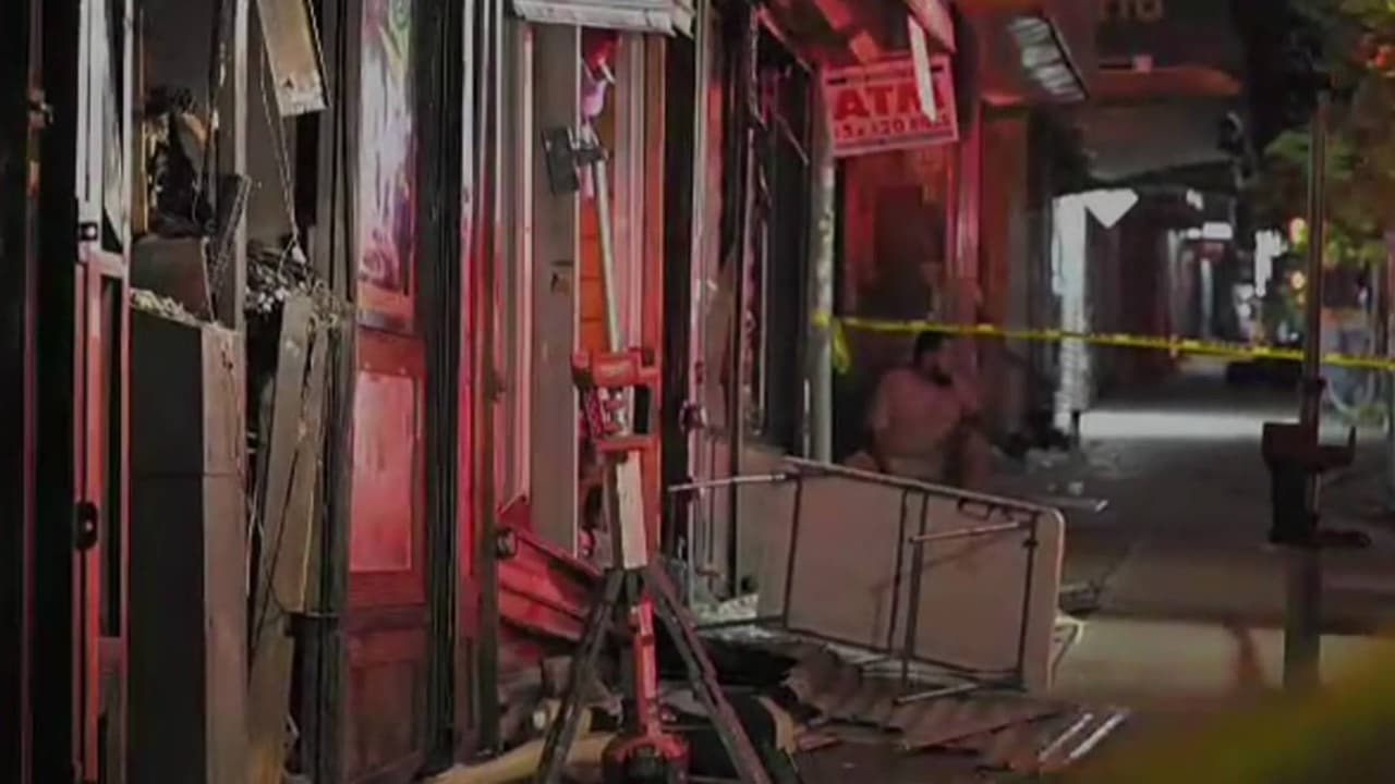 Un herido y varios negocios afectados por incendio provocado en El Bronx: buscan a dos sospechosos