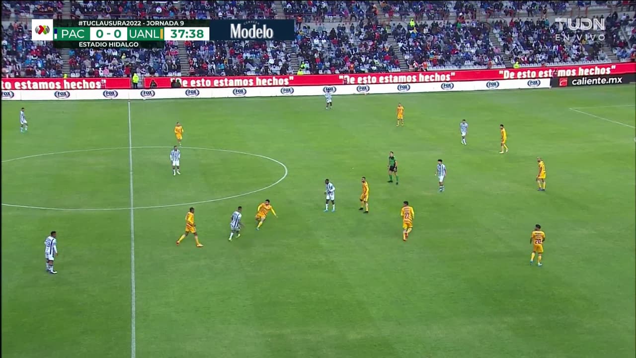 ¡TIRO ATAJADO! disparo por Romario Ibarra.