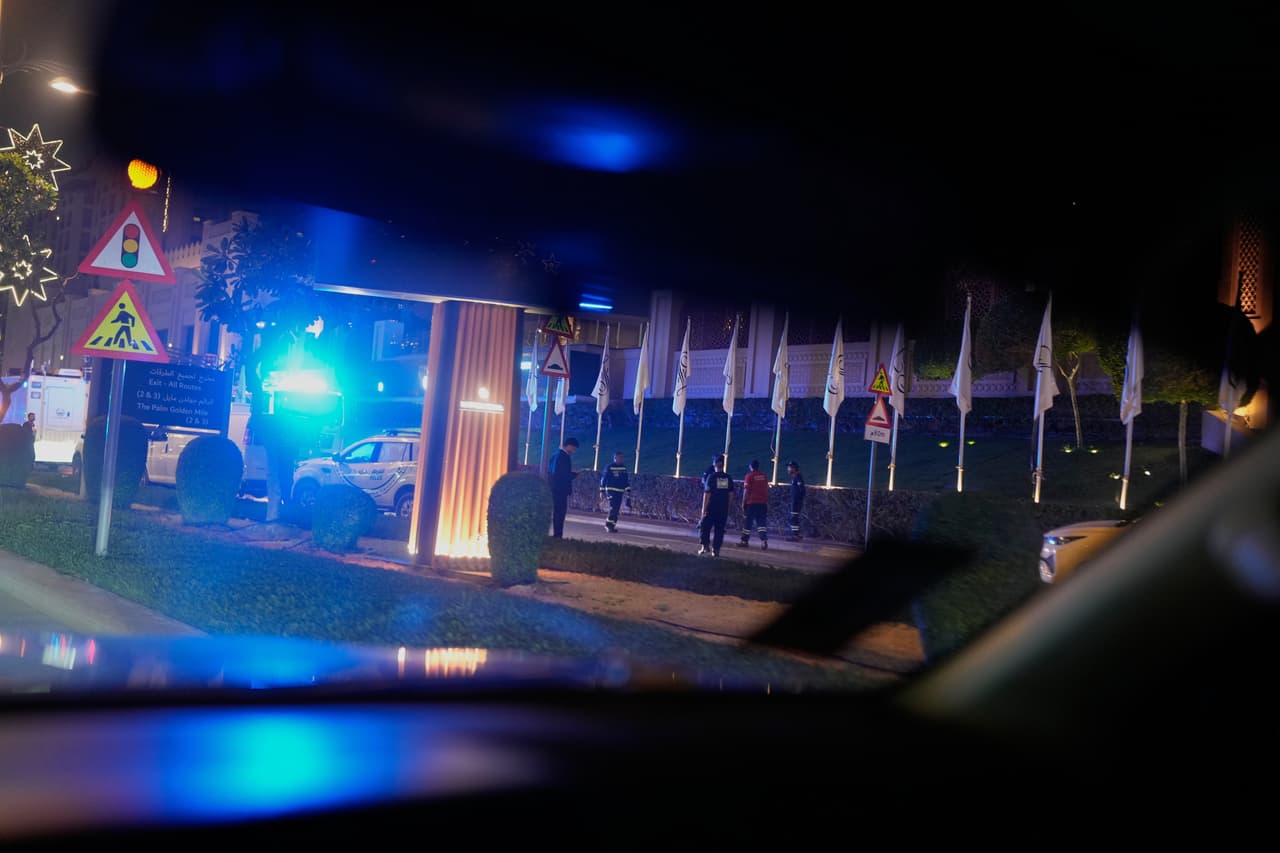 Dubái intercepta posible dron iraní pero impacta en lujoso hotel Burj Al Arab 