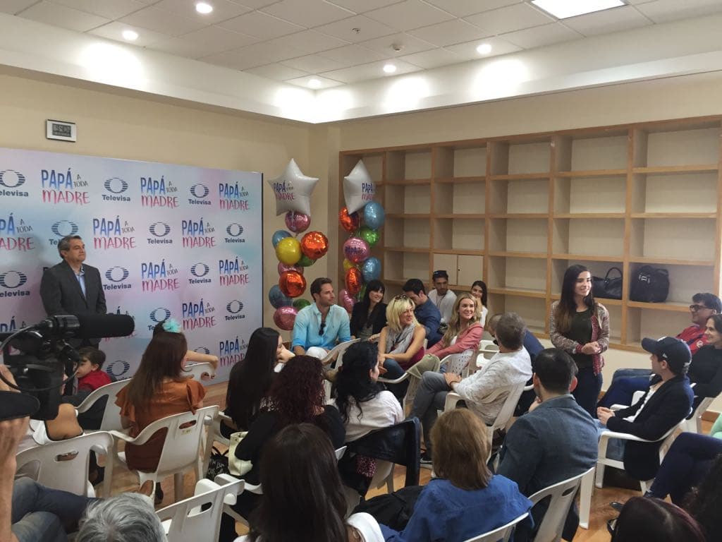 'Papá a toda madre' se estrenará en México a finales de este año. ¿Te gusta la pareja que forman 
<b><a href="http://www.univision.com/temas/maite-perroni">Maite Perroni</a> </b>y 
<b><a href="http://www.univision.com/temas/sebastian-rulli">Sebastián Rulli</a></b>?