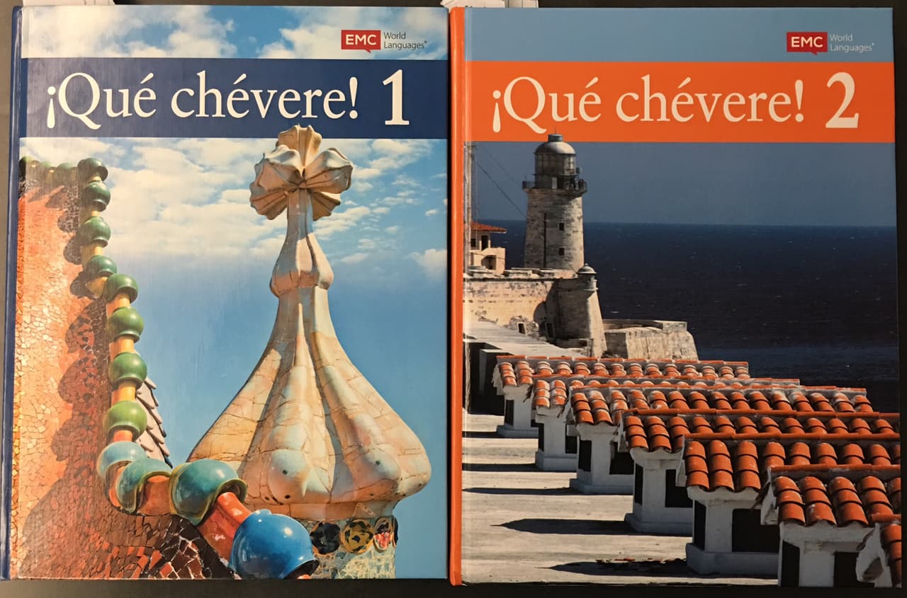 Tomos uno y dos de la colección '¡Qué chévere!' para enseñanza de español.