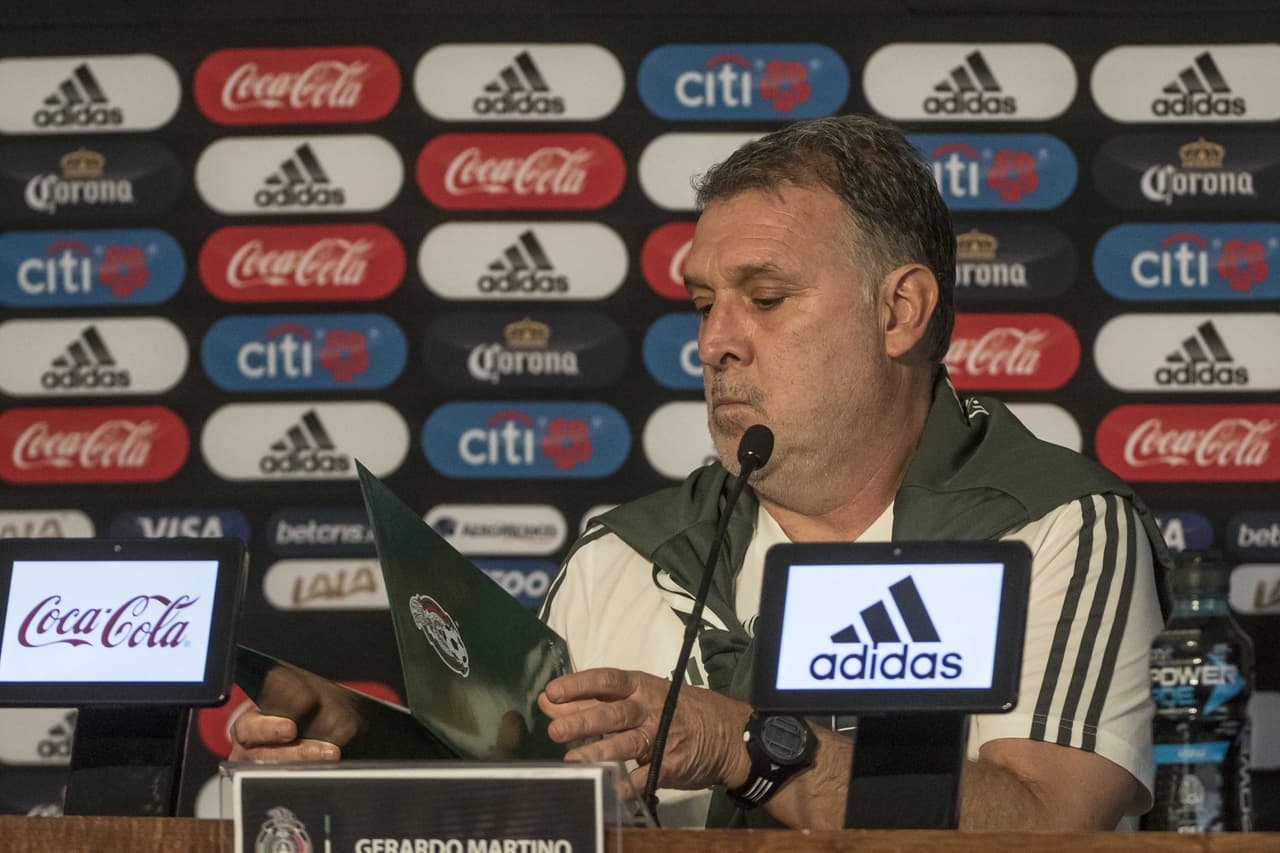 La tercera sorpresa es el lateral derecho del León, Fernando Navarro, quien vive un gran momento con los Esmeraldas y que en la era Osorio pasó desapercibido.