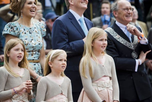 A Maxima siempre la vemos sonriente cada vez que sus tres princesas, Amalia, Alexia y Ariane, la acompañan.