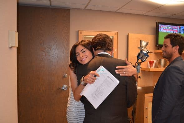 Su propio equipo le tiene aprecio sincero. Luego de unas sentidas palabras, vean la reacción de Alejandra Espinoza.