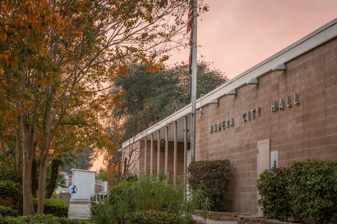 <b>Lugares para obtener las pulseras:</b>
<br>
<b>First 5 Madera County,</b> 525 E. Yosemite.
<br>
<b>MaderaFirst 5 Madera County</b>, 405 Trinity Avenue, Chowchilla.
<br>
<b>Madera City Hall,</b> 205 W. 4th Street.
<br>
<b>Madera County Dept. of Public Health, </b>1604 Sunrise Avenue.
<br>
<b>MaderaVisit Yosemite,</b> 40343 Highway 41, Oakhurst.
<b> </b>
<br>
<b>Madera Chamber of Commerce, 1</b>20 North E Street, Madera.