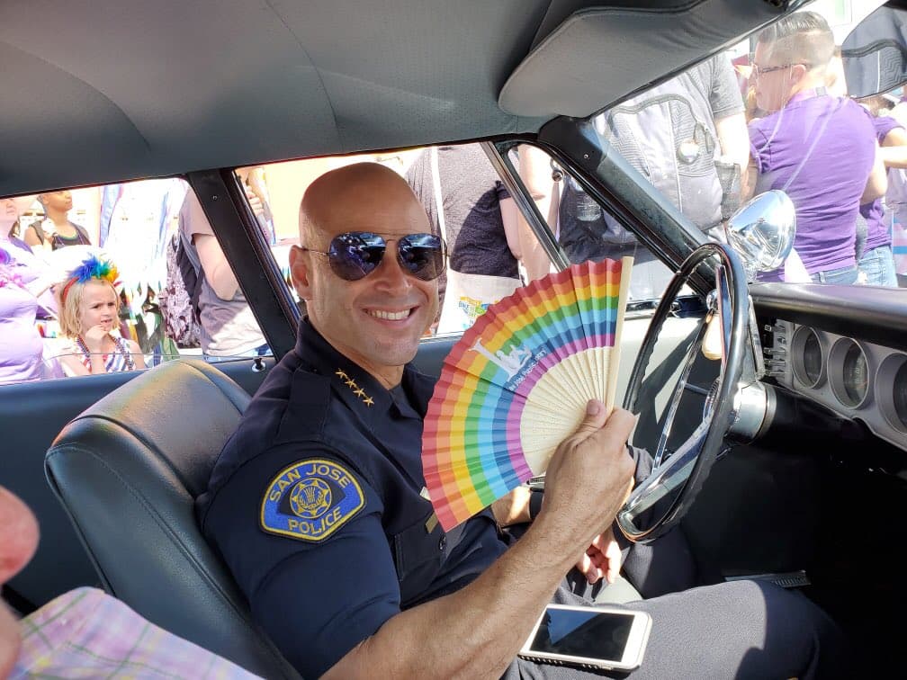 Como es tradición cada año, durante el mes de agosto se celebra el desfile del orgullo LGBTQ en Silicon Valley. Y en esta ocasión el Departamento de Policía de San José, junto a otras organizaciones, aprovecharon para mostrar su apoyo a la comunidad gay.
<br>