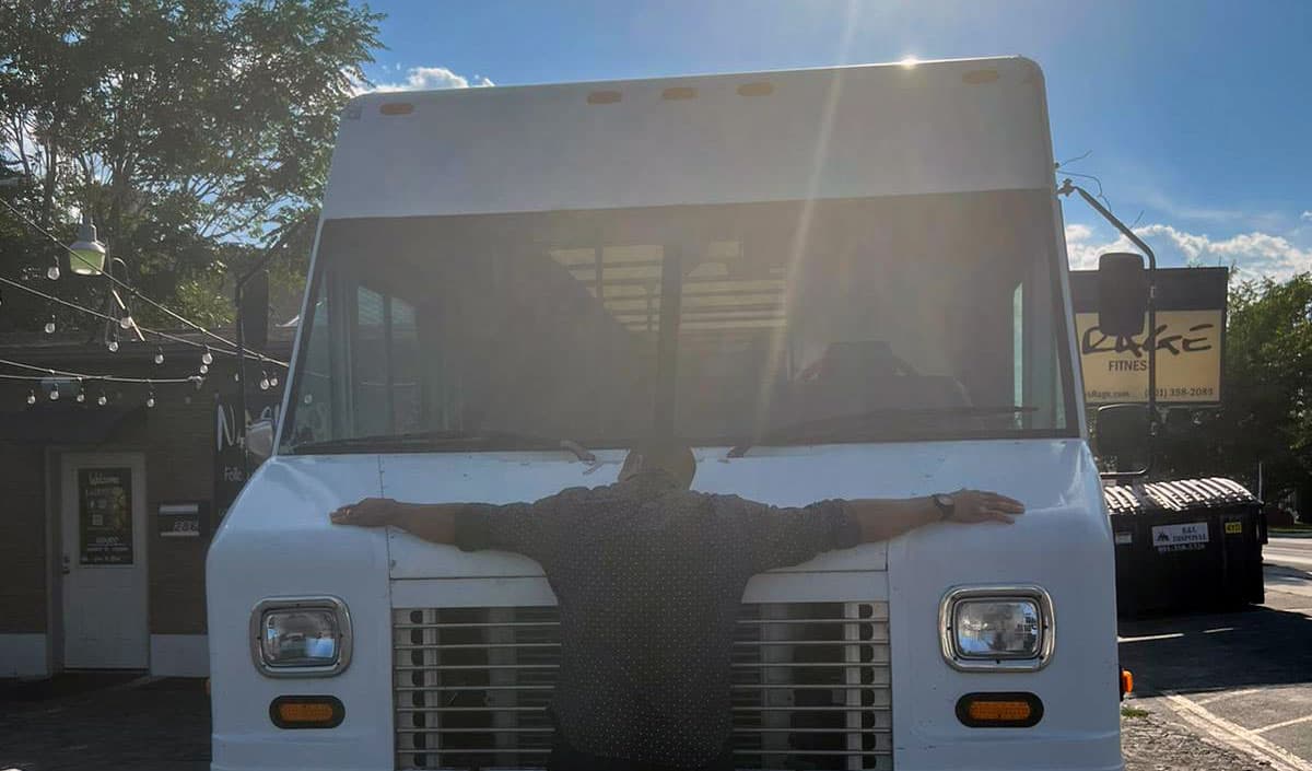 “Me quedé con la deuda”: Pareja de hispanos hipoteca su hogar para comprar un food truck pero los roban