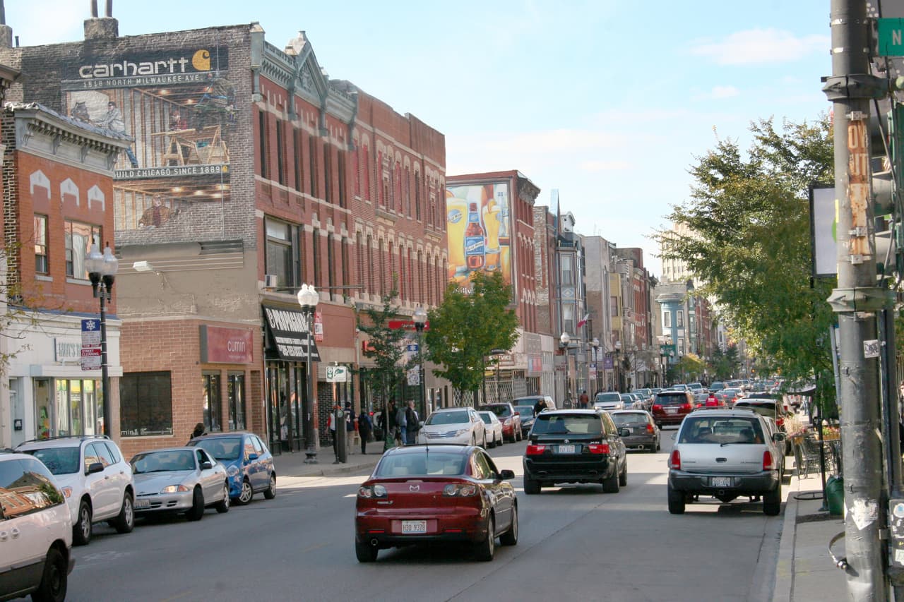 <b>Puesto 16. Milwaukee Avenue, Chicago</b>
<br>
<br>Esta zona del vecindario de Logan Square se convirtió en en un destino obligado en la ciudad más grande Illinois. “Los bares, restaurantes y la vida nocturna que dura casi hasta el amanecer atrae a los visitantes, y también el arte callejero y los eventos alrededor del Monumento del Centenario de Illinois”, asegura la publicación.