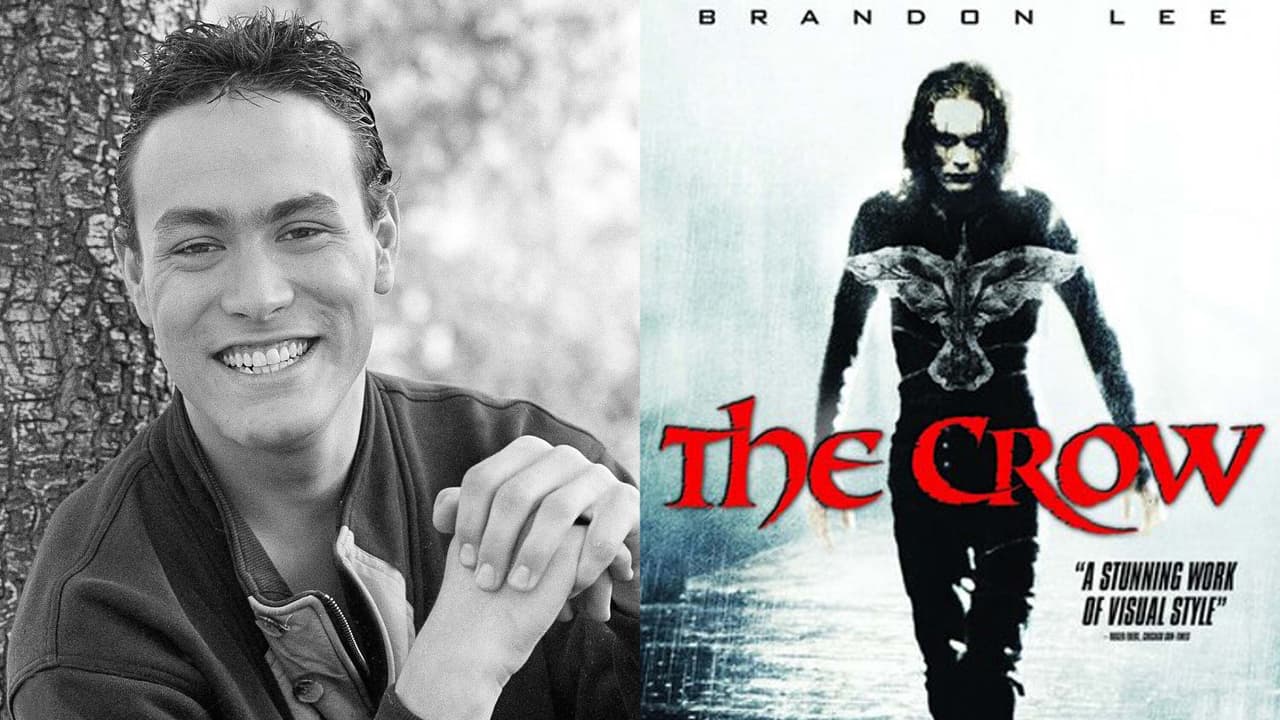 <b>Brandon Lee, un balazo filmando la película "El Cuervo" (1993)</b>
<br>
<br>Brandon Lee y la imagen de promoción de "El Cuervo"El actor estadounidense Brandon Lee, una leyenda de las artes marciales e hijo del afamado Bruce Lee, murió a tiros en el set de filmación de la película de culto 
<i>"The Crow" (El Cuervo).</i>
<br>
<br>Sucedió en 1993 y su caso desató un torbellino de teorías de conspiración que incluían un supuesto asesinato por mafias asiáticas.
<br>
<br>Tras una investigación, encontraron que la muerte fue por negligencia: 
<b>un actor le disparó a Lee con una pistola que se suponía que debía contener balas de salva.</b> Sin embargo, 
<b>había una bala en la recámara del arma y fue la que impactó a Lee, de 28 años,</b> quien murió horas después.
<br>
<br>La bala, indica la agencia AP, era calibre 44. Una autopsia reveló que el proyectil se alojó cerca de su columna vertebral.
<br>
<br>En una 
<a href="https://twitter.com/brandonblee/status/1451401745419030531">cuenta de Twitter a nombre de Brandon Lee</a>, que maneja la hermana del fallecido actor, Shannon, dijo: “Nuestros corazones están con la familia de Halyna Hutchins y con Joel Souza y todos los involucrados en el incidente de 'Rust'. Nadie debería morir nunca con un arma en un set de filmación. Punto".
<br>