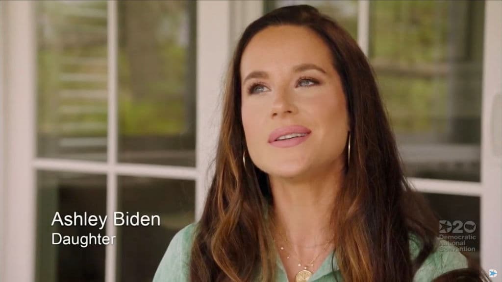Ashley Biden, la hija menor de Joe y Jill Biden, habló sobre sus padres durante la transmisión.