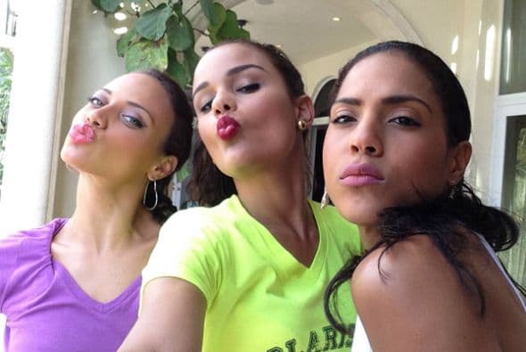 ¡Pero qué besotes se repartieron en esta novena temporada de Nuestra Belleza Latina! Algunos muy tiernos y muestras de gran cariño y otros tan intensos, que desbordaron tremenda pasión. ¿Quieren ver este exquisito repertorio?