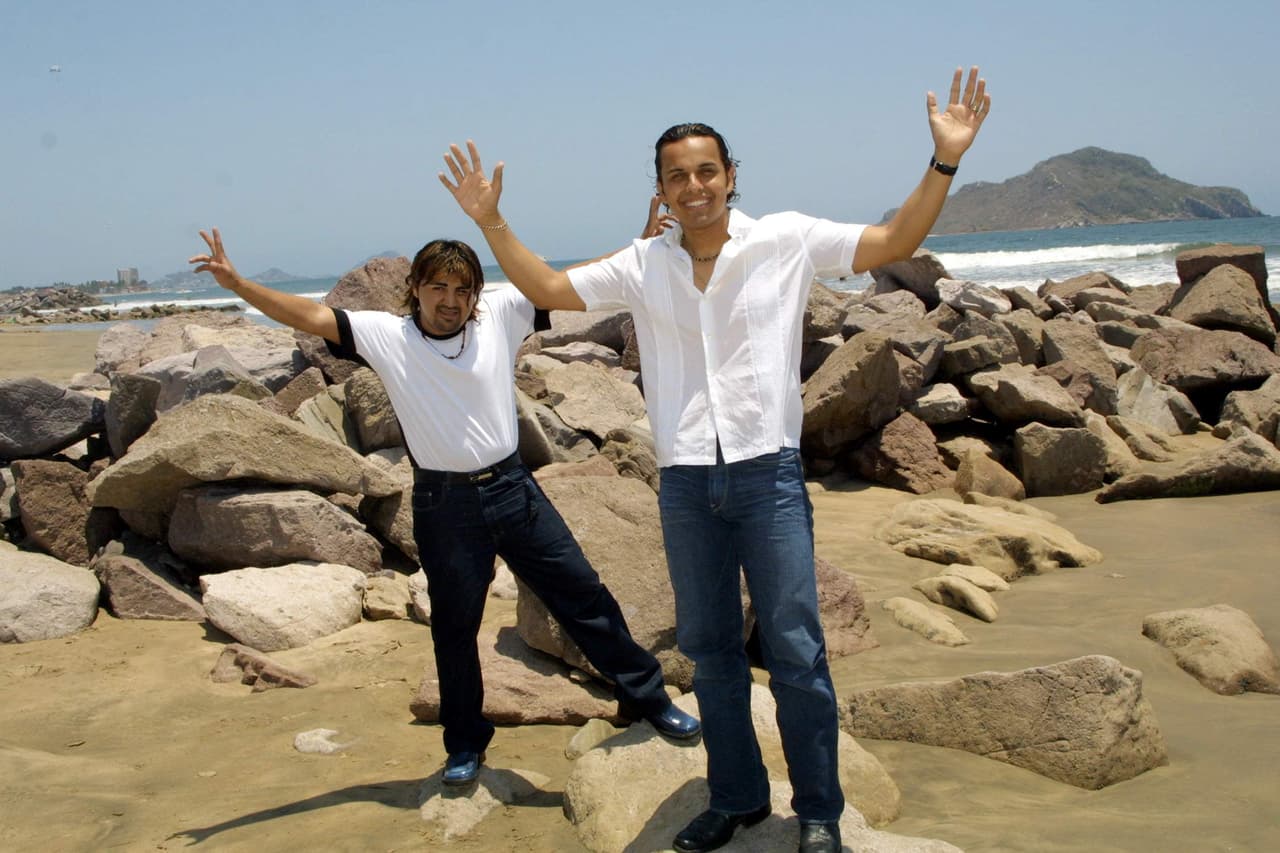 A la salida de Julio Preciado, Banda El Recodo inicia una nueva etapa con Luis Antonio López 'Mimoso' y Carlos Sarabia como vocalistas.