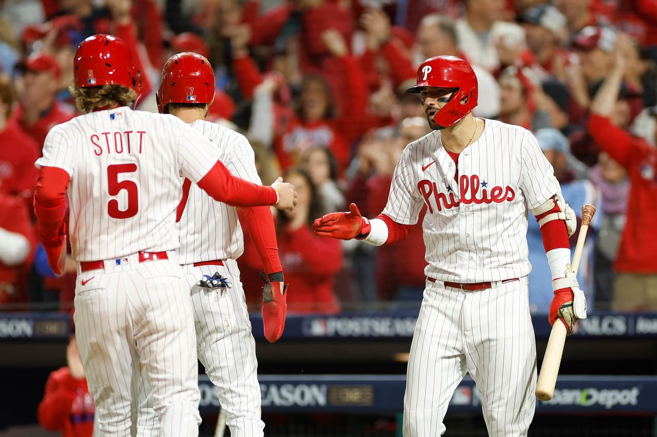 10:37 -- Castellanos conectó un elevado de sacrificio al jardín izquierdo, Stott anotó. Phillies lideran 10-0
<br>10:35 -- Realmuto conectó sencillo al jardín izquierdo, Bohm anotó, Stott a tercera. Los Phillies lideran 9-0