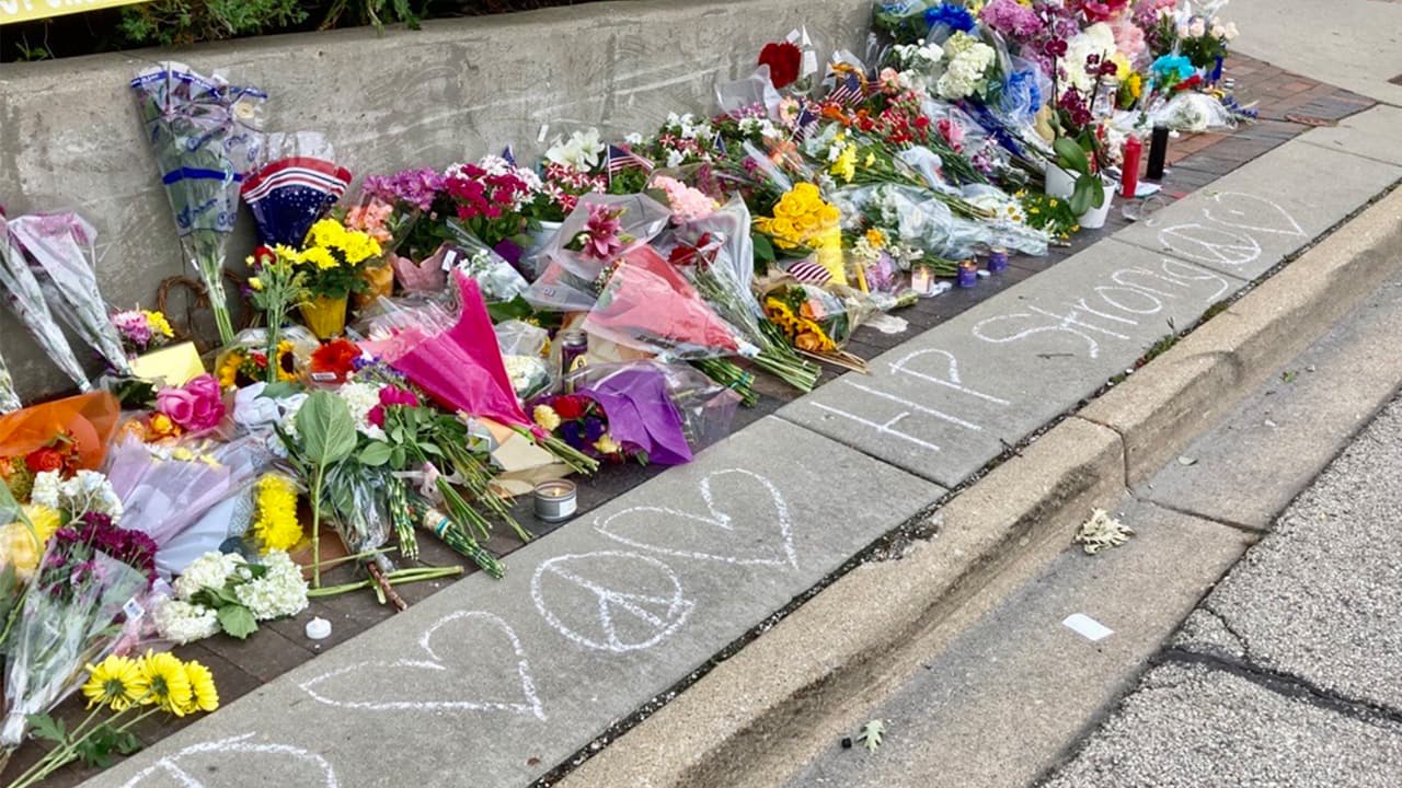 Mientras el proceso en contra de Crimo avanza, la comunidad de 
<b>Highland Park</b> trabaja en sanar las heridas, que 
<b>podrán curar</b>, pero 
<b>no serán olvidadas</b>.