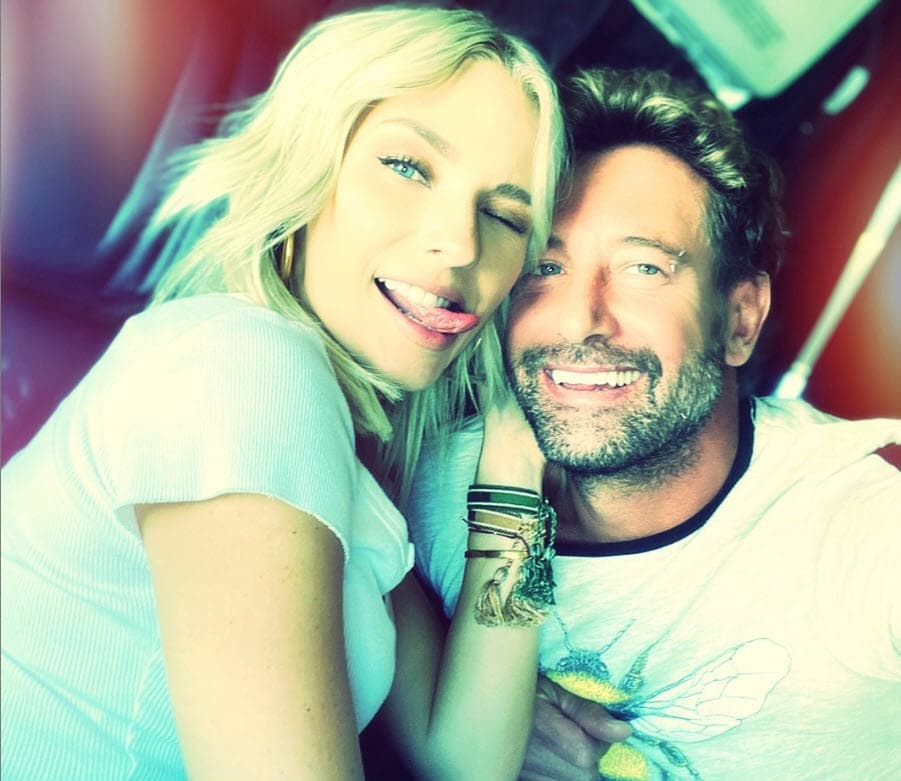 El actor relató que la locación donde grababan el melodrama era un lugar que se especializa en preparar sorpresas para aniversarios de boda y lunas de miel, "entonces tenían lo necesario para hacer una cena muy especial".
<br>