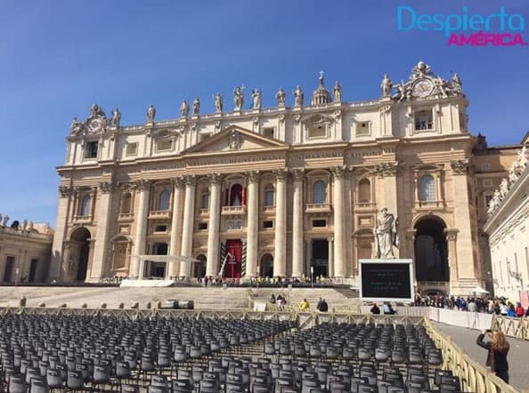 Día soleado en el Vaticano en este Viernes Santo.