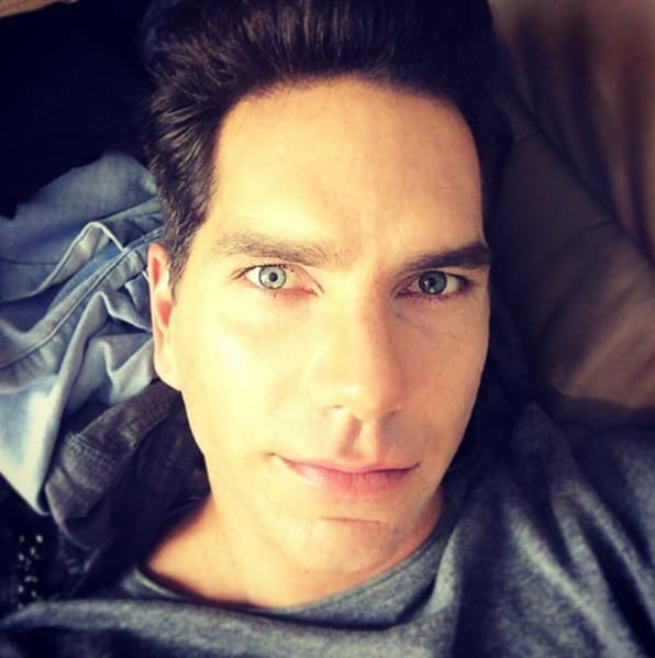 El apuesto actor keniano de origen alemán y chileno tiene una gran noticia para sus fanáticas. Muy pronto sabrás de qué se trata.