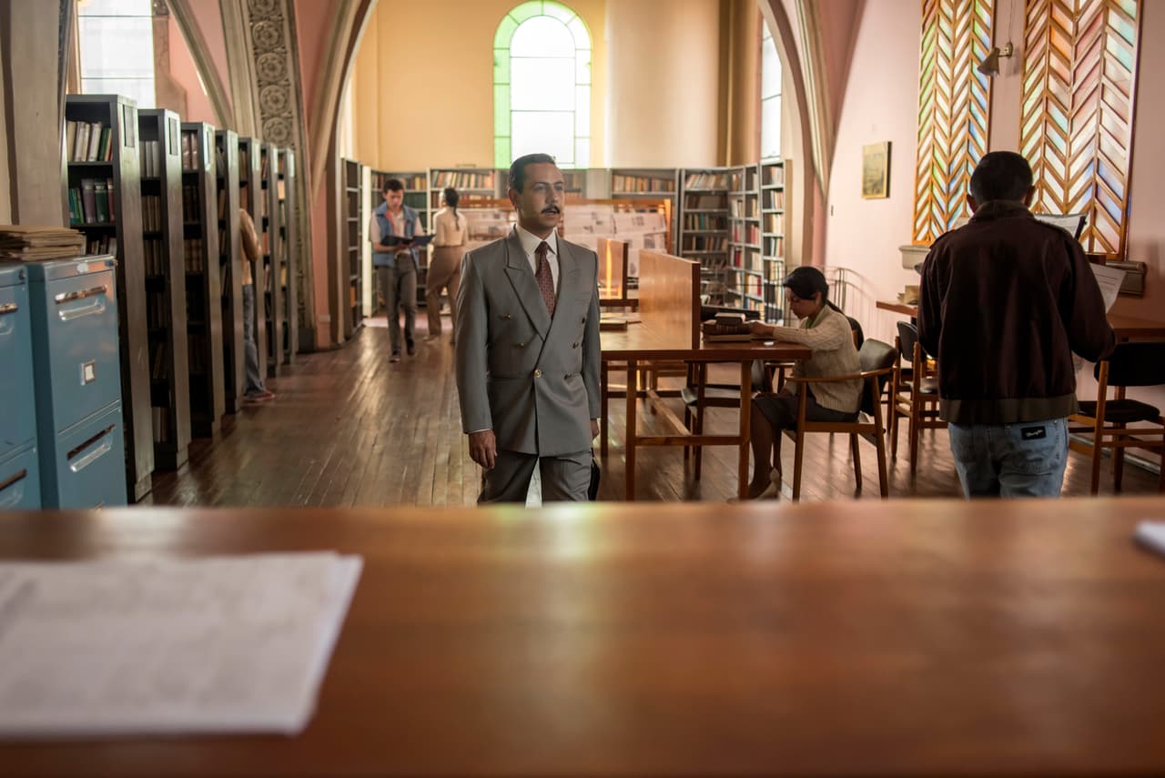 Como mano derecha del general Blanco, '
<b><a href="http://www.univision.com/series/el-chapo/humberto-busto-es-don-sol-en-el-chapo">Don Sol</a></b>' había presenciado las negociaciones entre los amos del narcotráfico y el gobierno mexicano.