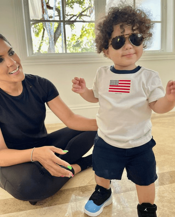 Ahora que ya camina, Gennaro luce como un tierno 'rockstar'.