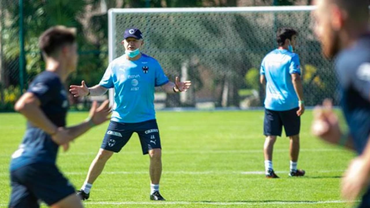 En Rayados consideran fracaso no salir campeones con Javier Aguirre