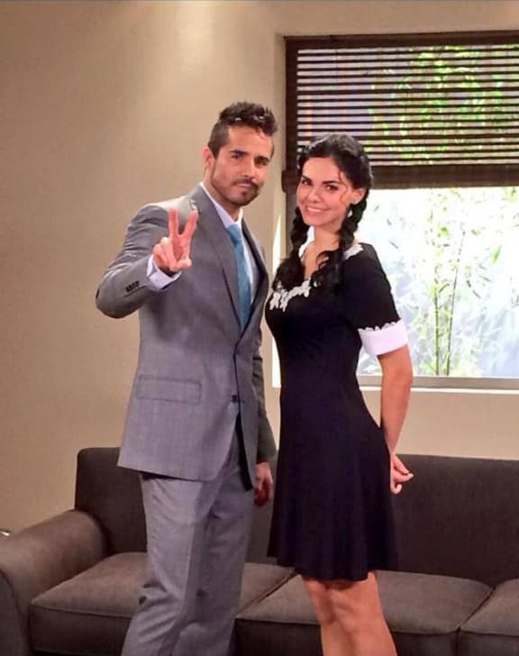 Su historia de amor con José Ron se convertirá en tu favorita y te llevará de la mano a una historia llena de dulzura y amor.