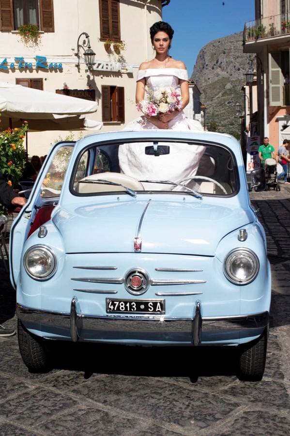 Para lograrlo, emprenderá un viaje desde Italia hacia México con la promesa de casarse y salir adelante.