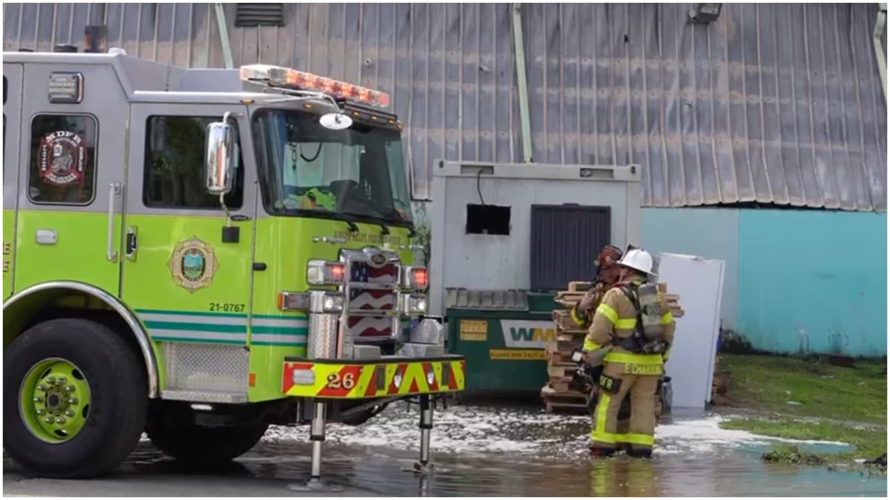 Varias unidades de bomberos acudieron al lugar en el noroeste de Miami-Dade.
