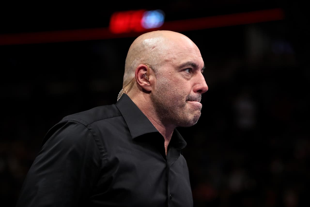 El popular locutor Joe Rogan anuncia que tiene covid-19 tras regresar a Texas de una gira por Florida