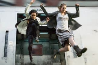 La historia de Divergent gira entorno a Beatrice Prior una joven de 16 años que vive en una sociedad muy diferente a la actual.