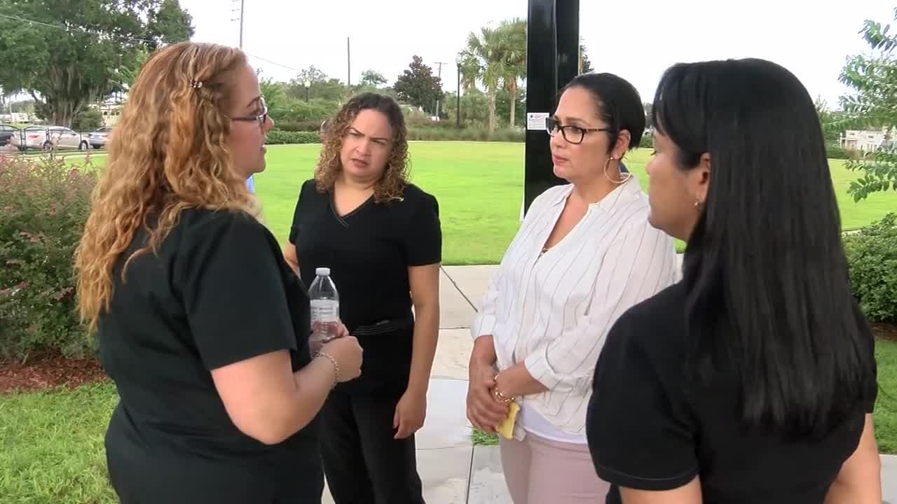 7 enfermeras denuncian que las amenazan con despedirlas en Florida por hablar español