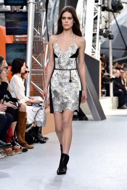 Un outfit coqueto y sexy. La frescura de una mujer resalta con este vestido.