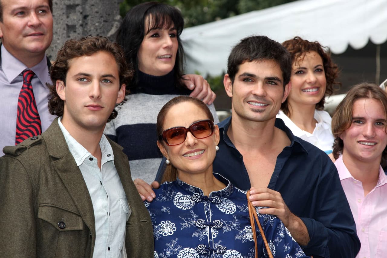 En 2008 dio vida a Germán Altamirano en En Nombre del Amor, aquí compartió cámaras con Allisson Lozz y Sebastián Zurita.