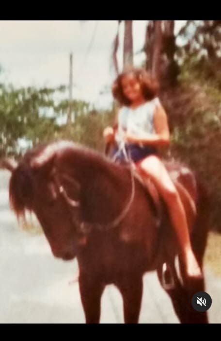 "¡Me tomé unos días para visitar, pues
<b> quiero que conozca de mí</b>, de mis raíces, mi cultura y de donde vengo!", dijo en su publicación.
<br>